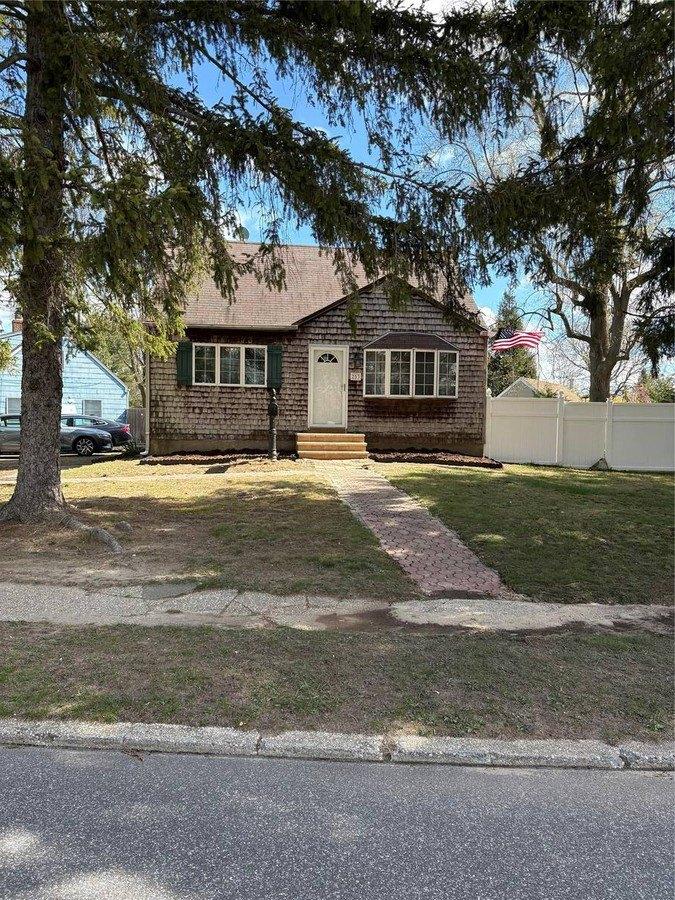 Currently Displayed Property Photo