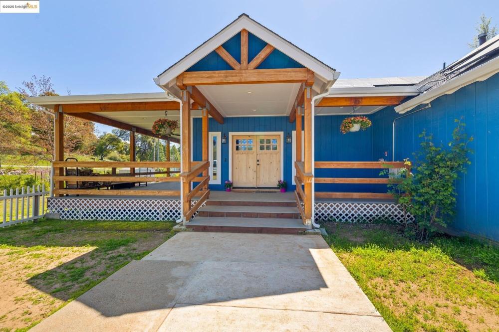 Currently Displayed Property Photo