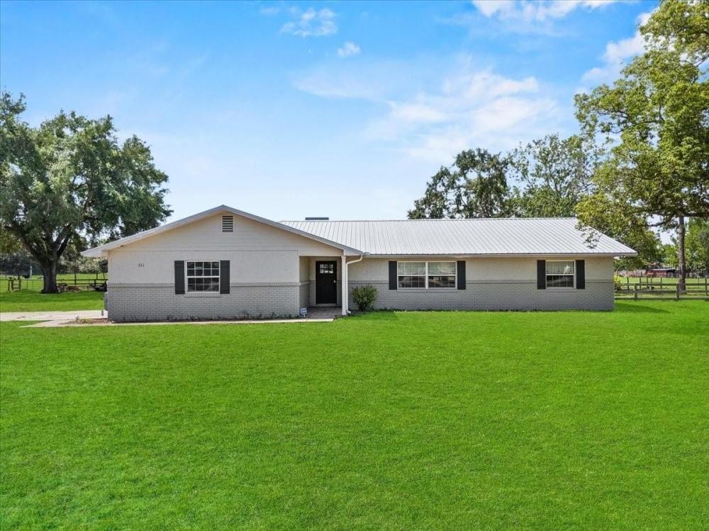 Currently Displayed Property Photo